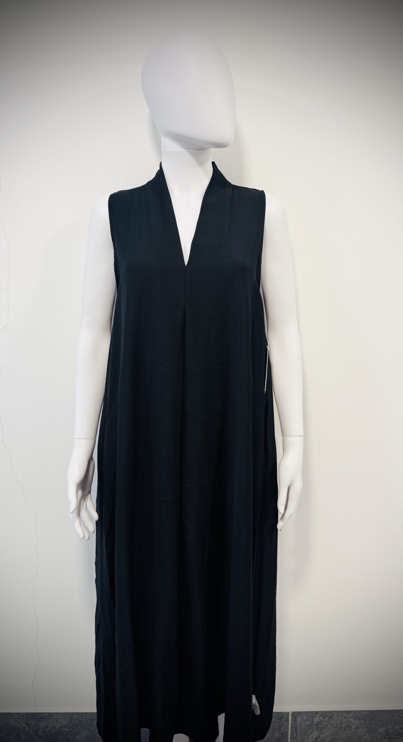 Sleeveless V-Neck Maxi Dress - Image 7